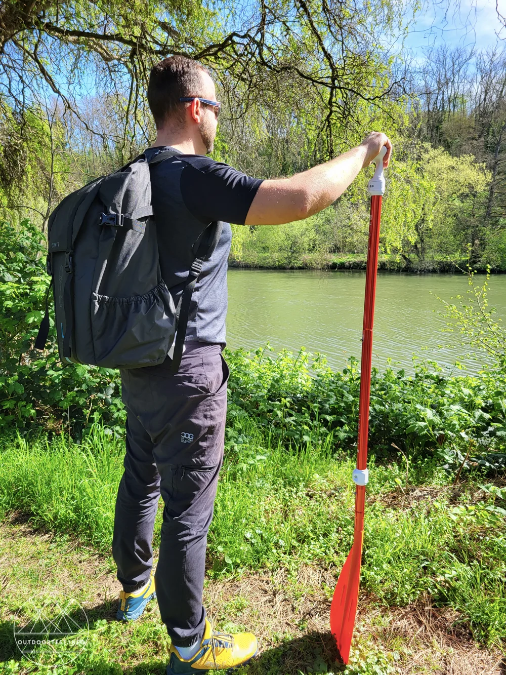 Itiwit Stand up Paddle Board ultra kompakt und stabil 10 Fuß (max. 130 kg) mit Paddel und Doppelhubpumpe