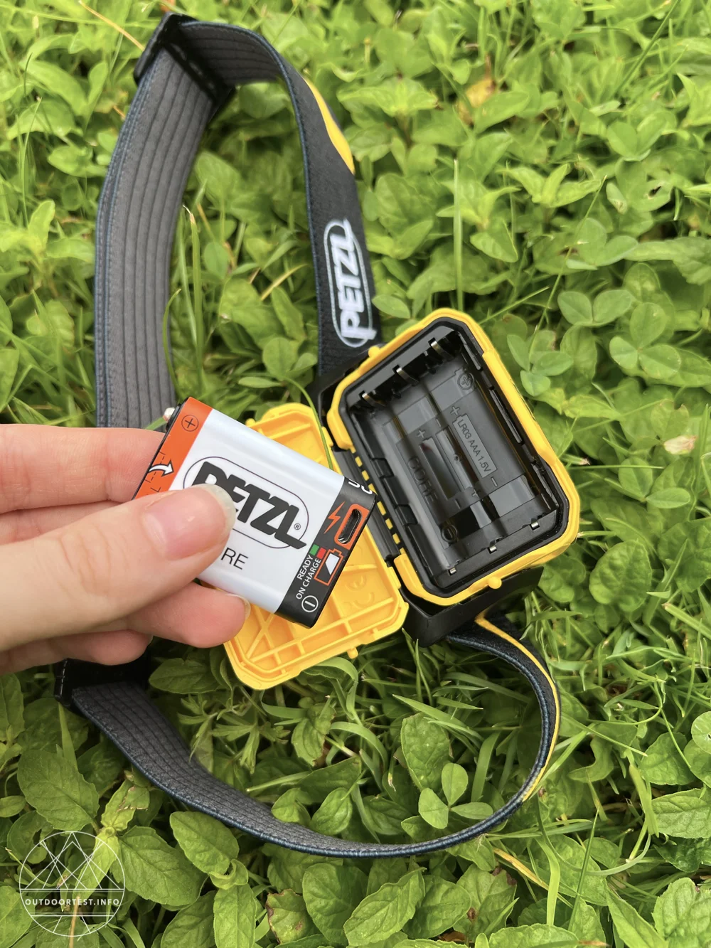 PETZL ARIA 2R Stirnlampe