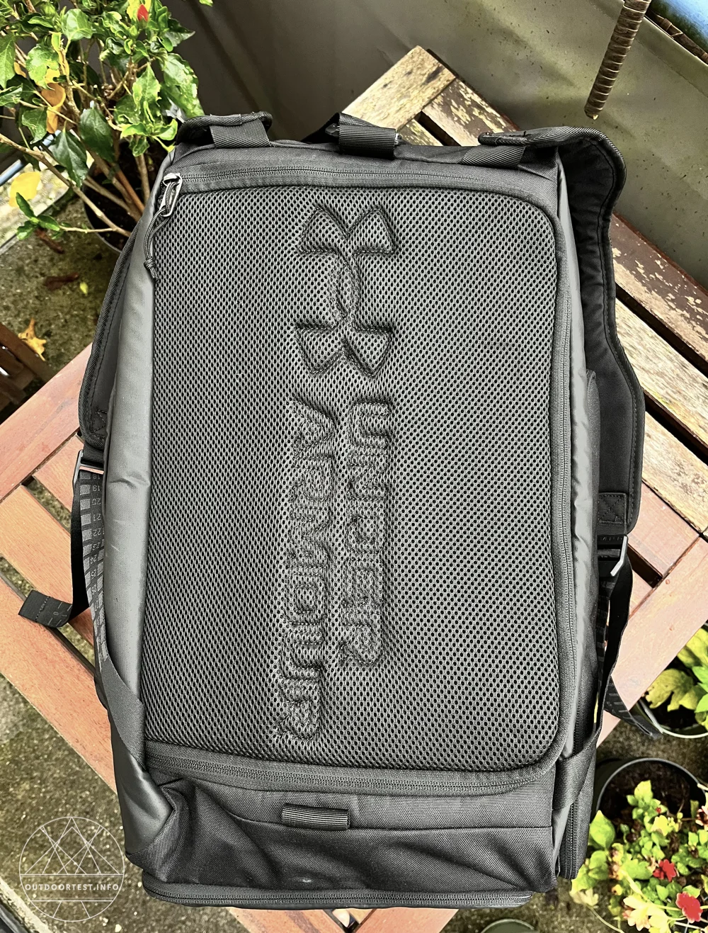 Under Armour Contain Duo mittelgroßer Rucksack/Seesack