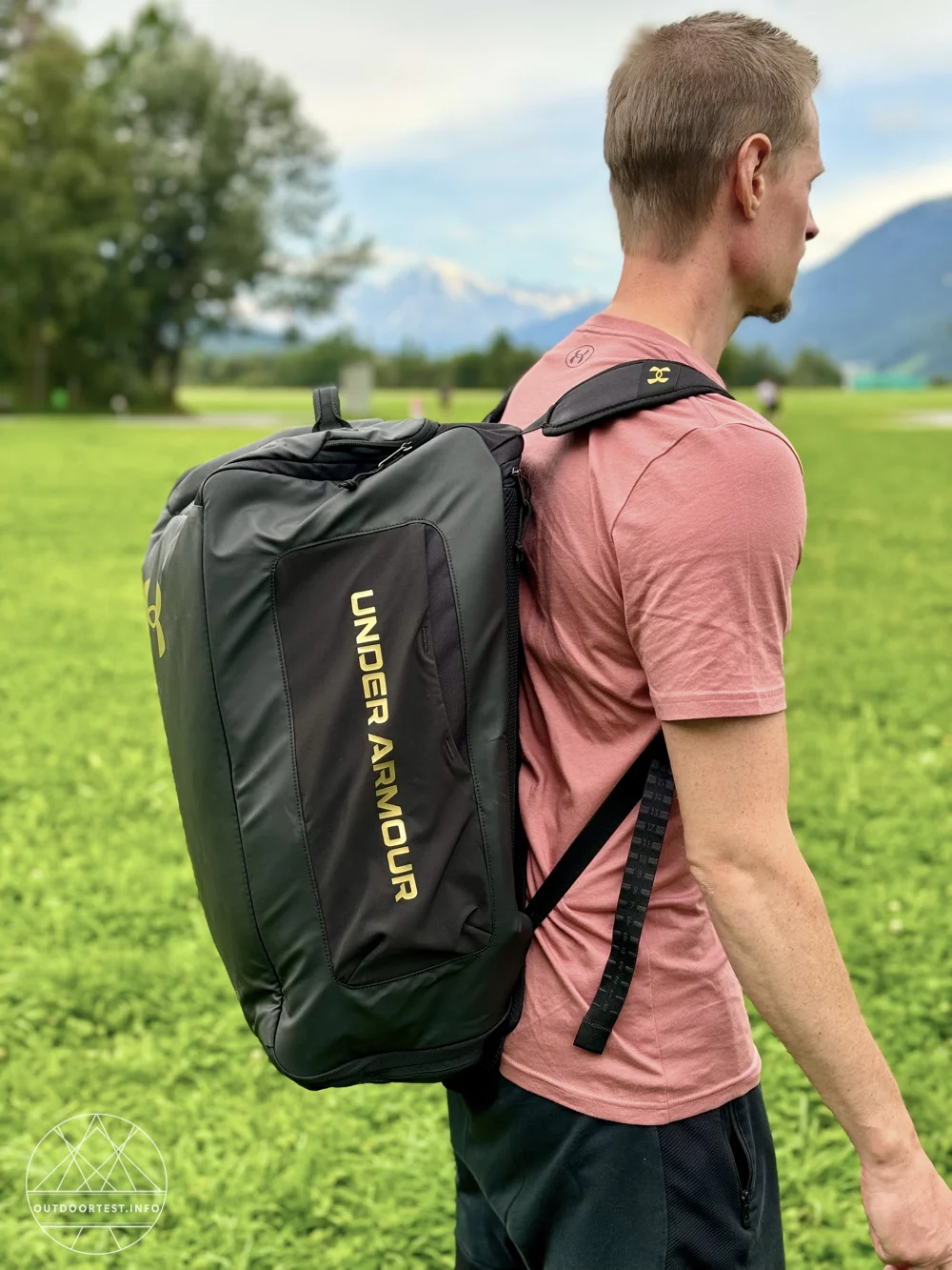 Under Armour Contain Duo mittelgroßer Rucksack/Seesack