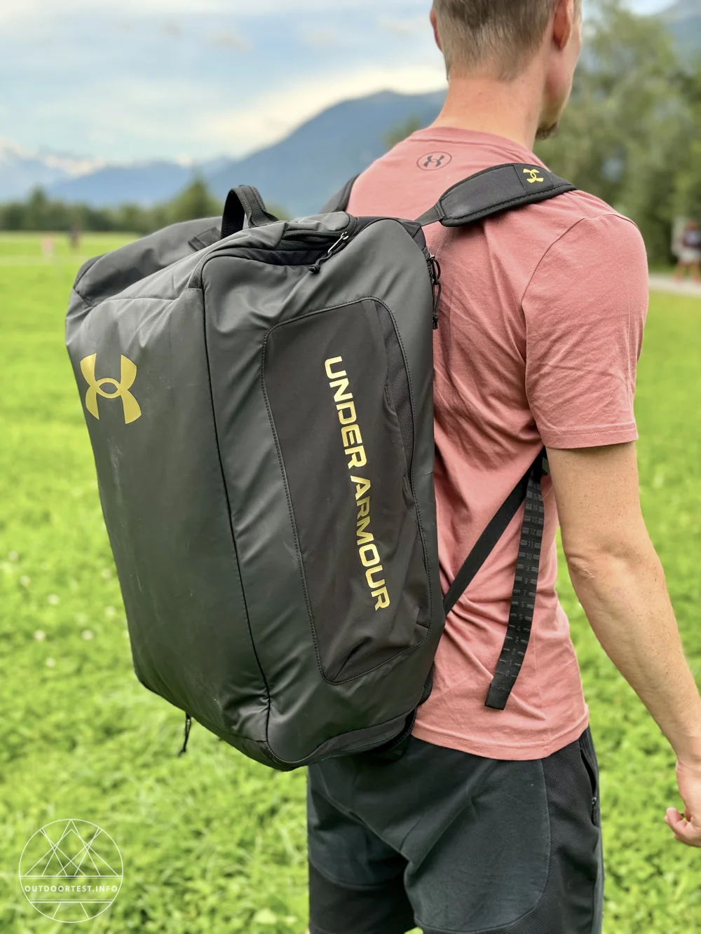 Under Armour Contain Duo mittelgroßer Rucksack/Seesack