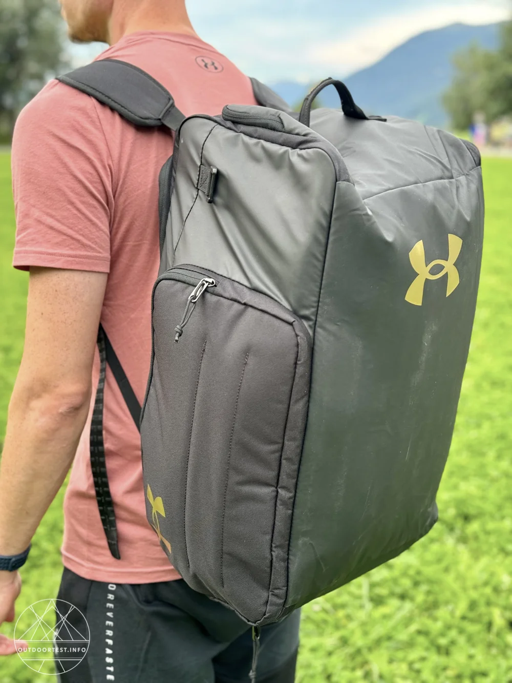 Under Armour Contain Duo mittelgroßer Rucksack/Seesack